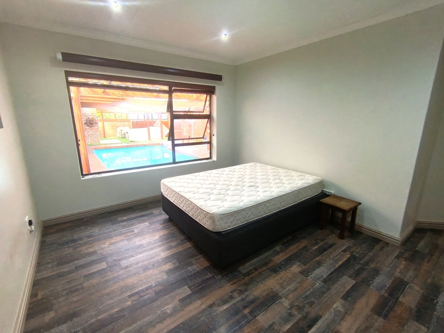 4 Bedroom Property for Sale in Herolds Bay Western Cape